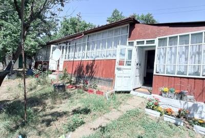 Casă cu 2 camere cu Teren 2200 Mp în Burlești