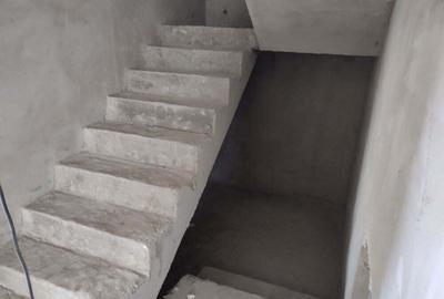 Casă cu 5 camere cu Canalizare în Est - 2