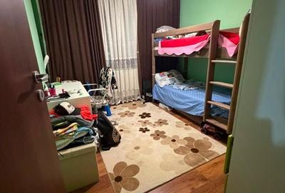 Apartament cu 3 camere decomandat în Exterior Vest