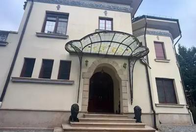 Casă cu 12 camere cu Piscina în Unirii