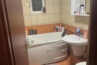 Apartament cu 3 camere decomandat în Obcini