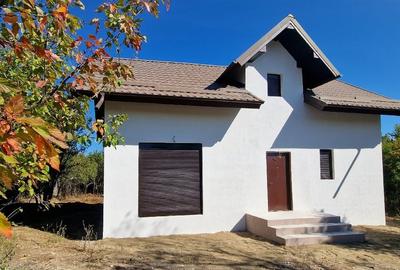 Casă individuală cu 5 camere cu Canalizare în Hârsa