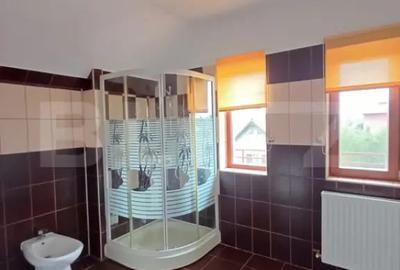 Casă cu 5 camere cu Teren 600 Mp în Central