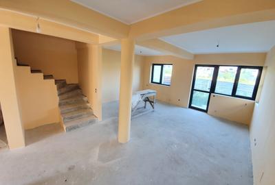Duplex cu 4 camere cu Canalizare în Domnești - 3
