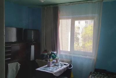 Apartament cu 3 camere decomandat în Soarelui - 2