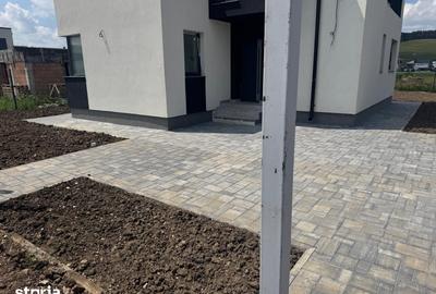 Casă cu 5 camere cu Teren 500 Mp în Sânpetru