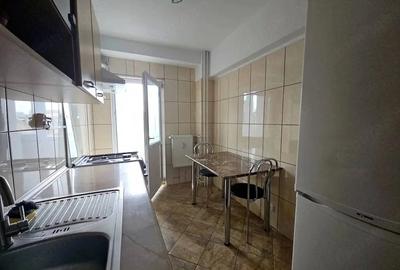 Apartament cu 2 camere decomandat în Victoriei