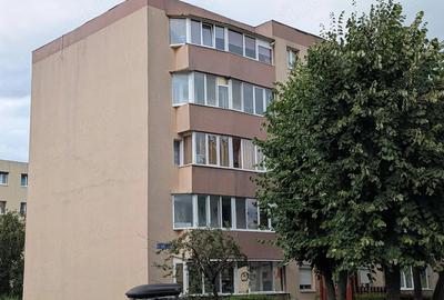 Apartament cu 2 camere decomandat în Astra