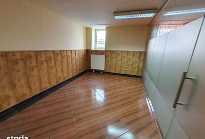 Spațiu comercial, de 90 mp, în Central - 8