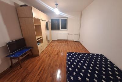 Garsonieră decomandată, mobilată în B-dul București