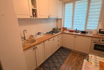 Apartament cu 3 camere semidecomandat în Drumul Taberei