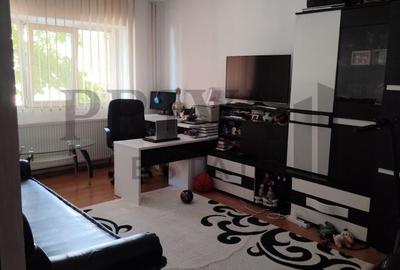 Apartament cu 3 camere decomandat, mobilat în Complex Studențesc