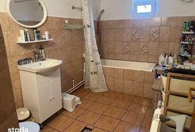 Casă cu 4 camere cu Teren 110 Mp în Central
