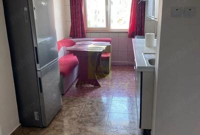 Apartament cu 4 camere semidecomandat în Tineretului