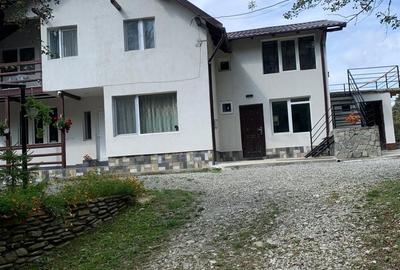 Casă cu 4 camere în Trăisteni - 1