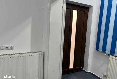 Casă cu 2 camere semidecomandat cu Teren 90 Mp în Central