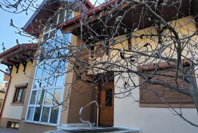 Casă cu 6 camere cu Canalizare în Păulești