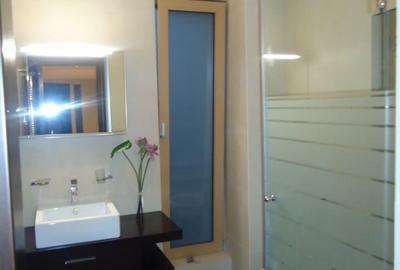 Apartament cu 3 camere în Km 5 - 6