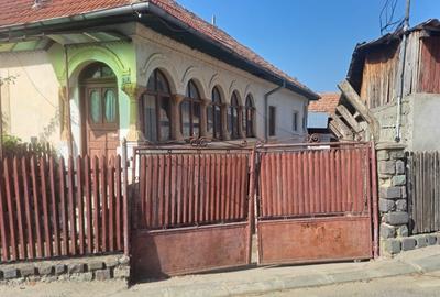 Casă cu 4 camere în Jiblea Nouă