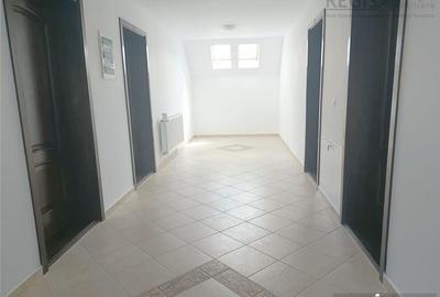 Casă cu 11 camere cu Teren 1300 Mp în Șimon - 2