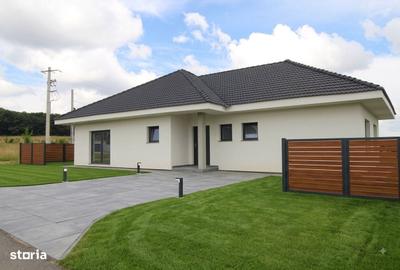 Casă cu 4 camere în Corunca