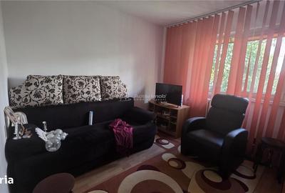 Apartament cu 2 camere semidecomandat în Rovine