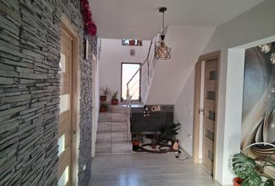 Casă cu 4 camere în Geamăna - 1