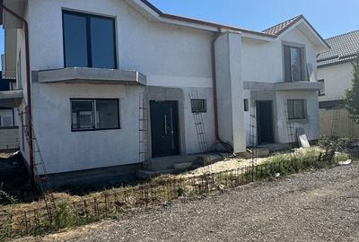 Casă cu 4 camere în Central