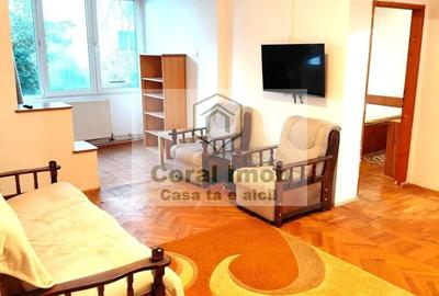 Apartament cu 2 camere semidecomandat, mobilat în Pajura