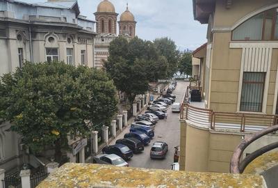 Apartament cu 4 camere semidecomandat în Cazino