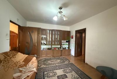 Apartament cu 2 camere semidecomandat în 13 Decembrie