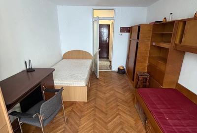 Garsonieră decomandată în Complex Studențesc