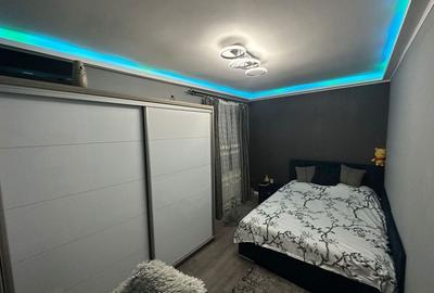 Apartament cu 3 camere semidecomandat în Exterior Vest