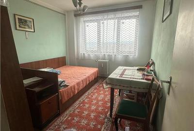 Apartament cu 3 camere decomandat în Centru Civic