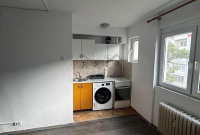 Apartament cu 2 camere nedecomandat în Podu Roș