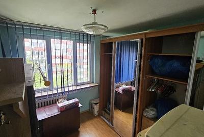 Apartament cu 3 camere decomandat în Alexandriei