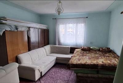 Casă cu 3 camere cu Teren 1600 Mp în Central