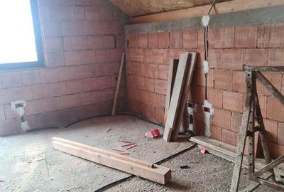 Casă cu Teren 300 Mp în Zădăreni