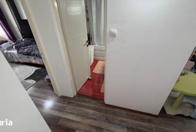 Apartament cu 3 camere decomandat în Petros