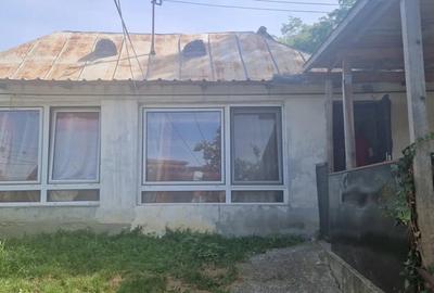 Casă cu 4 camere cu Teren 1170 Mp în Central - 1