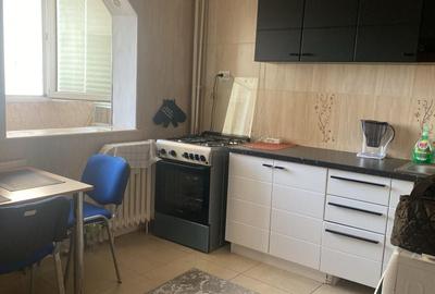 Apartament cu 3 camere decomandat în Giurgiului
