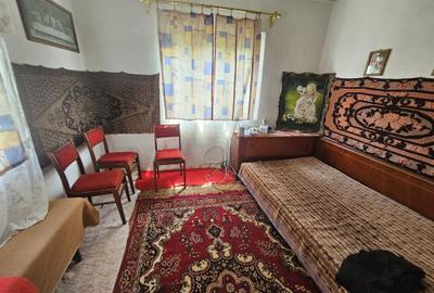 Casă cu 3 camere în Sărățeni