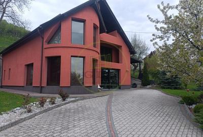 Casă individuală cu 5 camere cu Canalizare în Reghin - 1