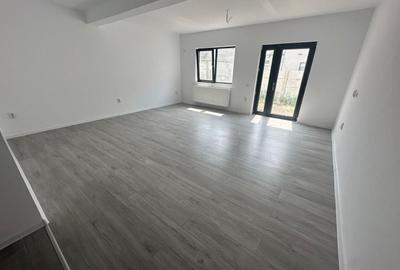 Duplex cu 4 camere cu Canalizare în Central - 2