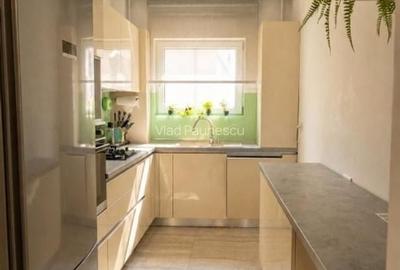 Apartament cu 3 camere semidecomandat în Tei
