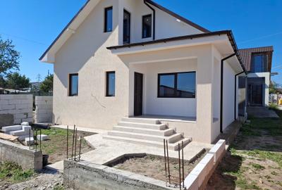 Casă individuală cu 3 camere cu Canalizare în Est - 1