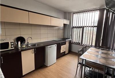 Casă cu 8 camere cu Teren 200 Mp în Exterior Nord