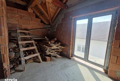 Casă cu 5 camere cu Teren 500 Mp în Șura Mare