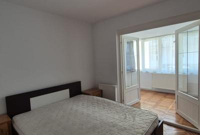 Apartament cu 3 camere decomandat în Tudor