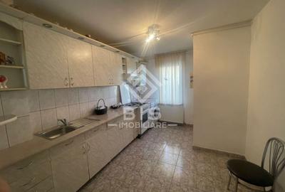 Apartament cu 3 camere decomandat în Sud